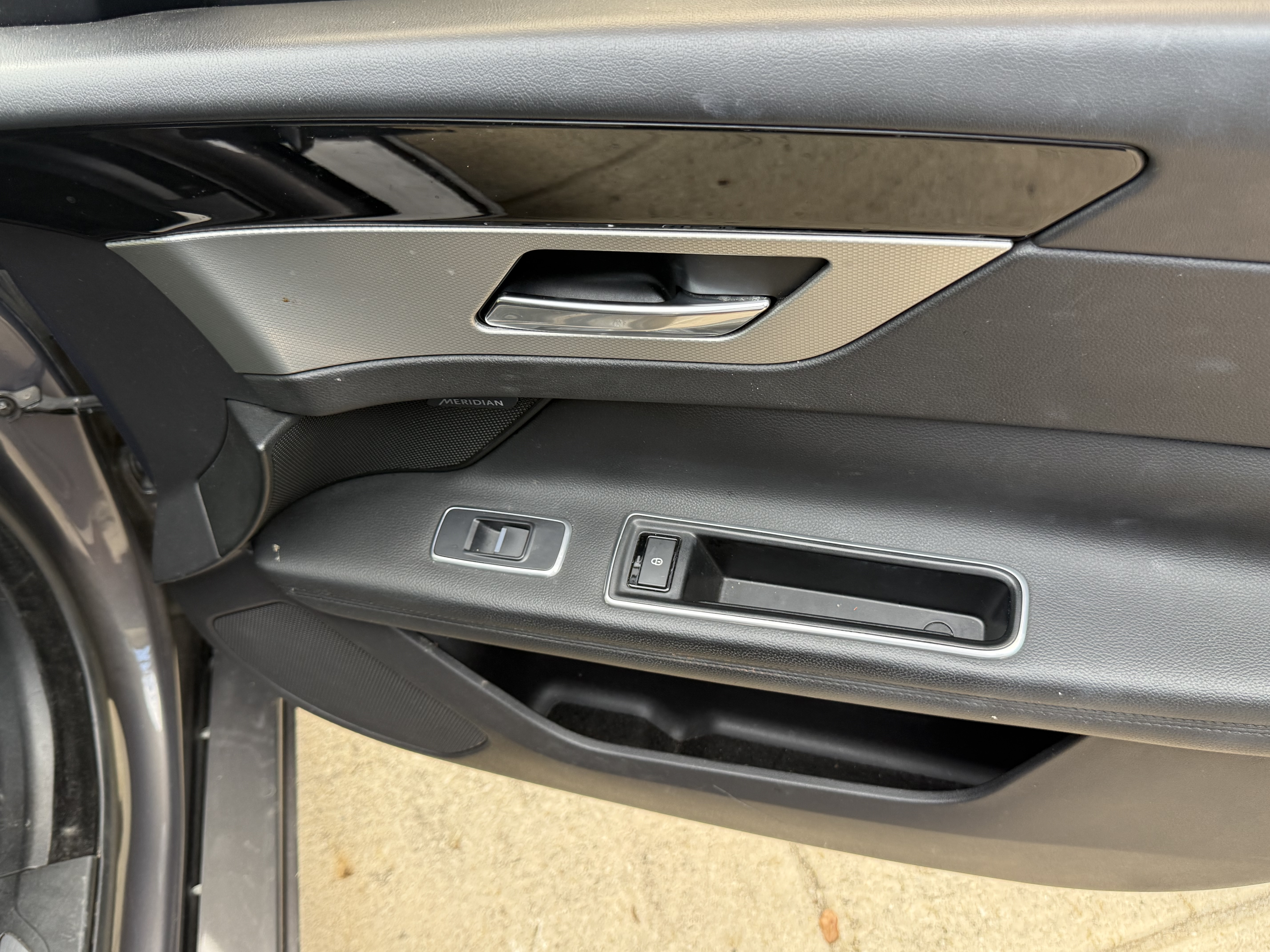 Used 2016 Jaguar XF Prestige RWD image 11