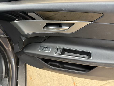 Used 2016 Jaguar XF Prestige RWD image 11