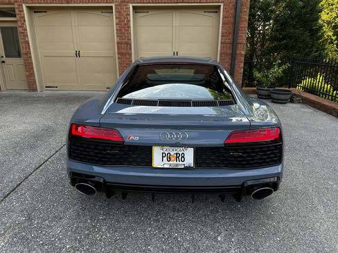 Used 2021 Audi R8 V10 w/ Premium Package image 2