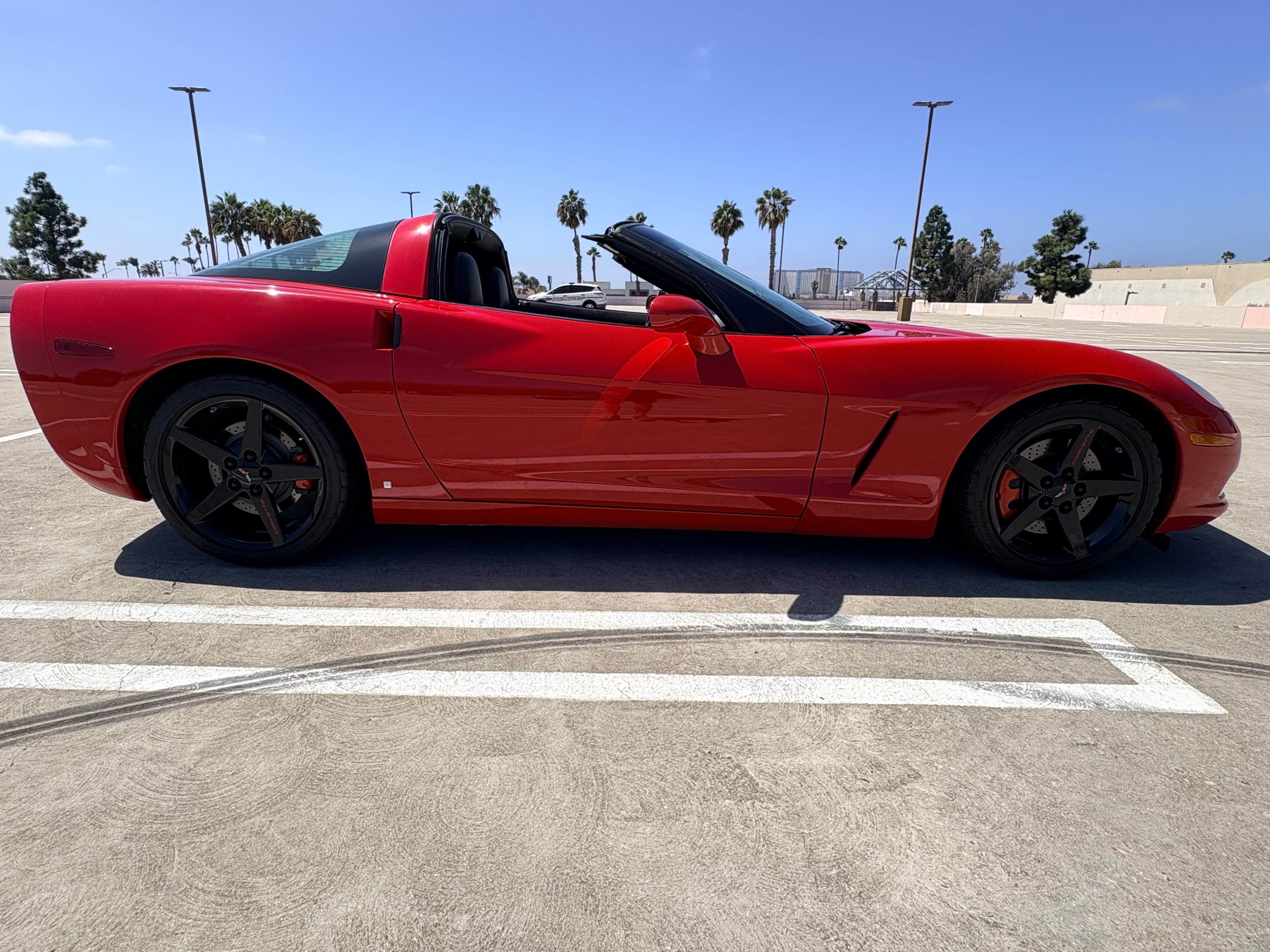 Used 2007 Chevrolet Corvette Coupe w/ Preferred Equipment Group RWD image 24