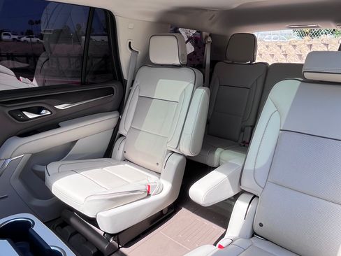 Used 2021 GMC Yukon Denali w/ Denali Premium Package AWD/4WD image 15
