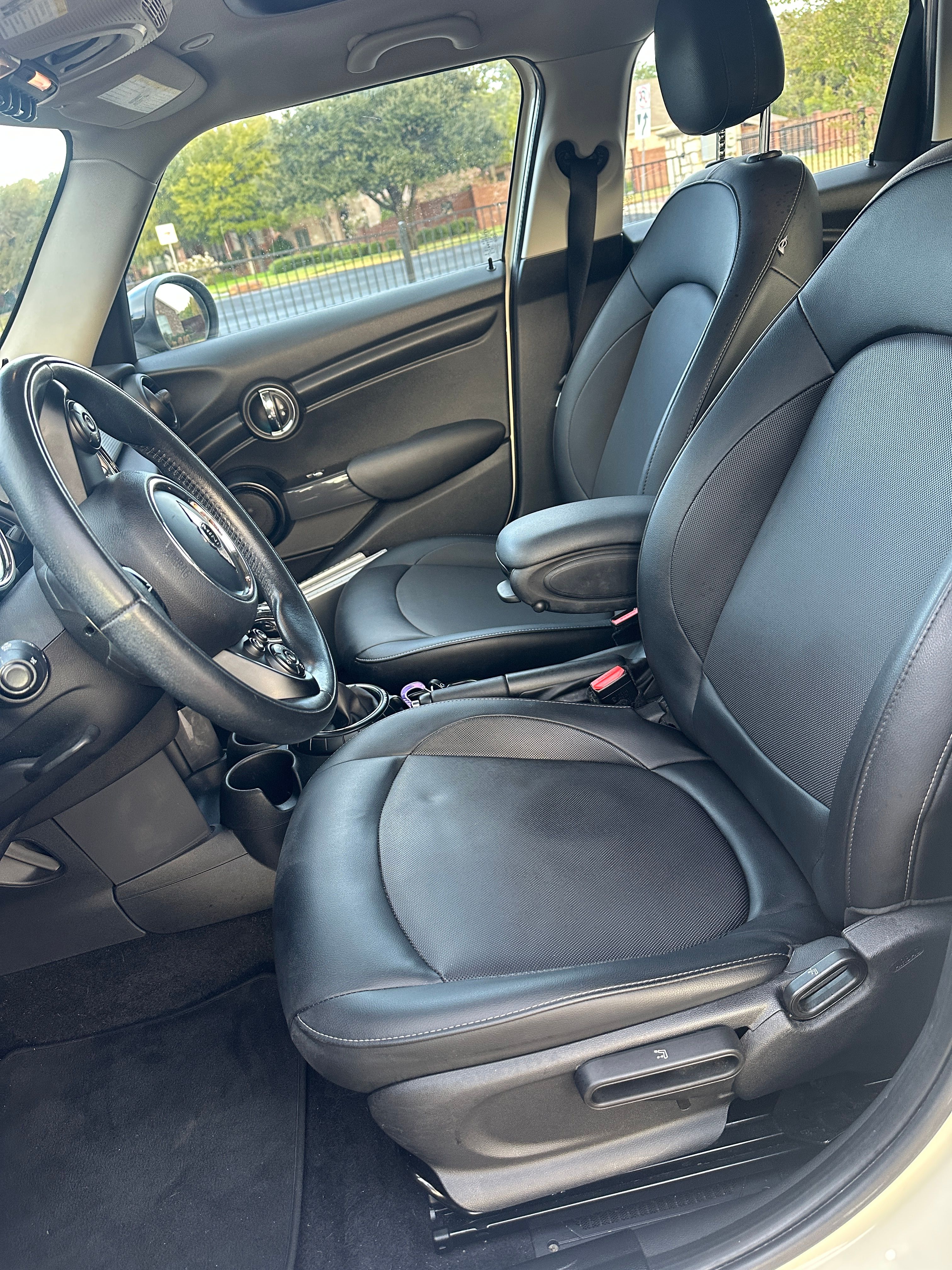 Used 2015 MINI Cooper 4-Door Hardtop FWD image 8