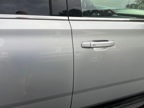 Used 2020 Chevrolet Suburban LT image 15