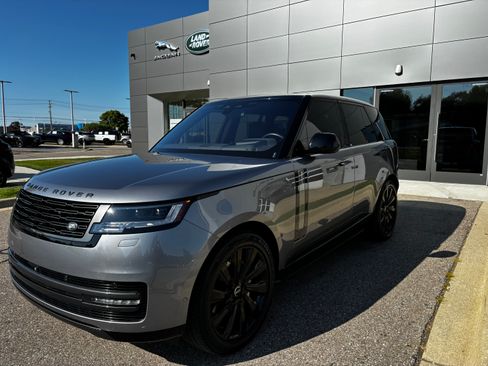 Used 2023 Land Rover Range Rover SE AWD/4WD image 4