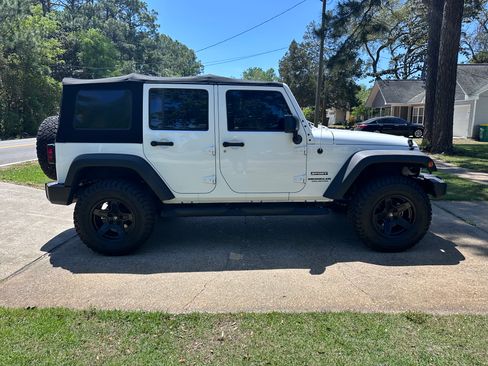 Used 2017 Jeep Wrangler Unlimited Sport w/ Max Tow Package AWD/4WD image 2