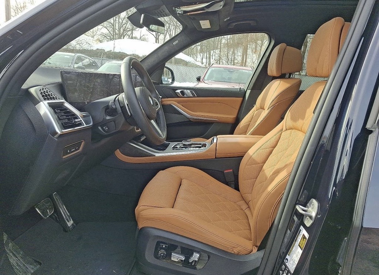 Used 2026 BMW X7 xDrive40i w/ M Sport Package AWD/4WD image 13
