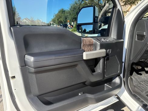 Used 2019 Ford F250 Lariat w/ Lariat Ultimate Package image 10