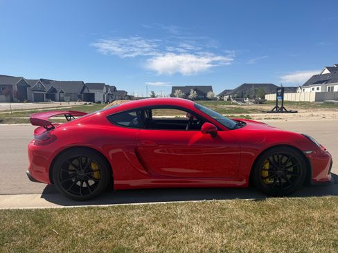 Used 2016 Porsche Cayman GT4 image 8