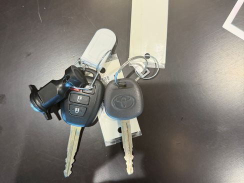 Used 2012 Toyota Camry LE image 15