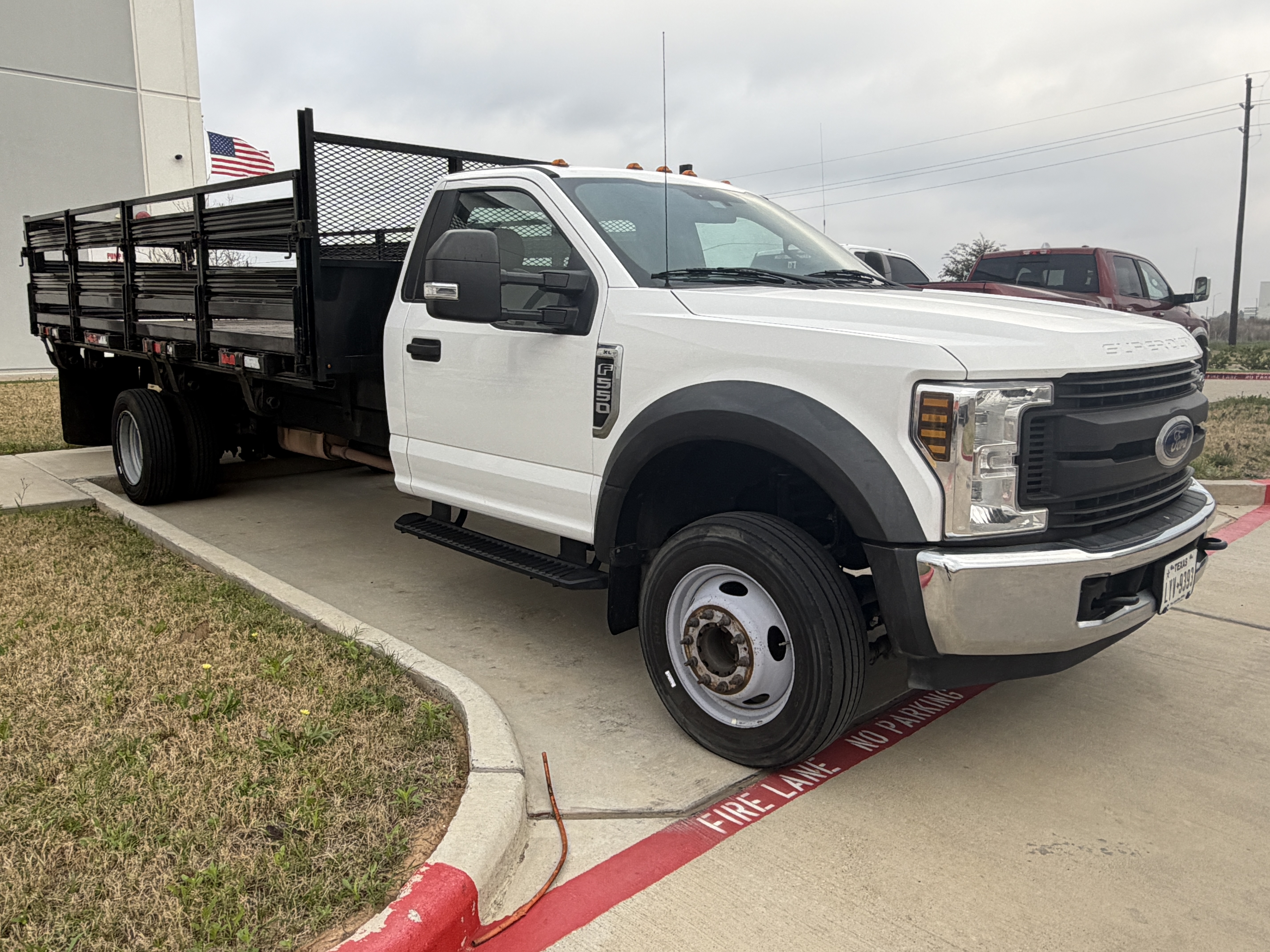 Used 2018 Ford F550 2WD Regular Cab Super Duty image 1
