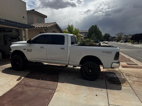 Used 2015 RAM 2500 SLT AWD/4WD image 11
