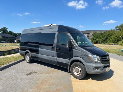 Used 2014 Mercedes-Benz Sprinter 2500 image 2