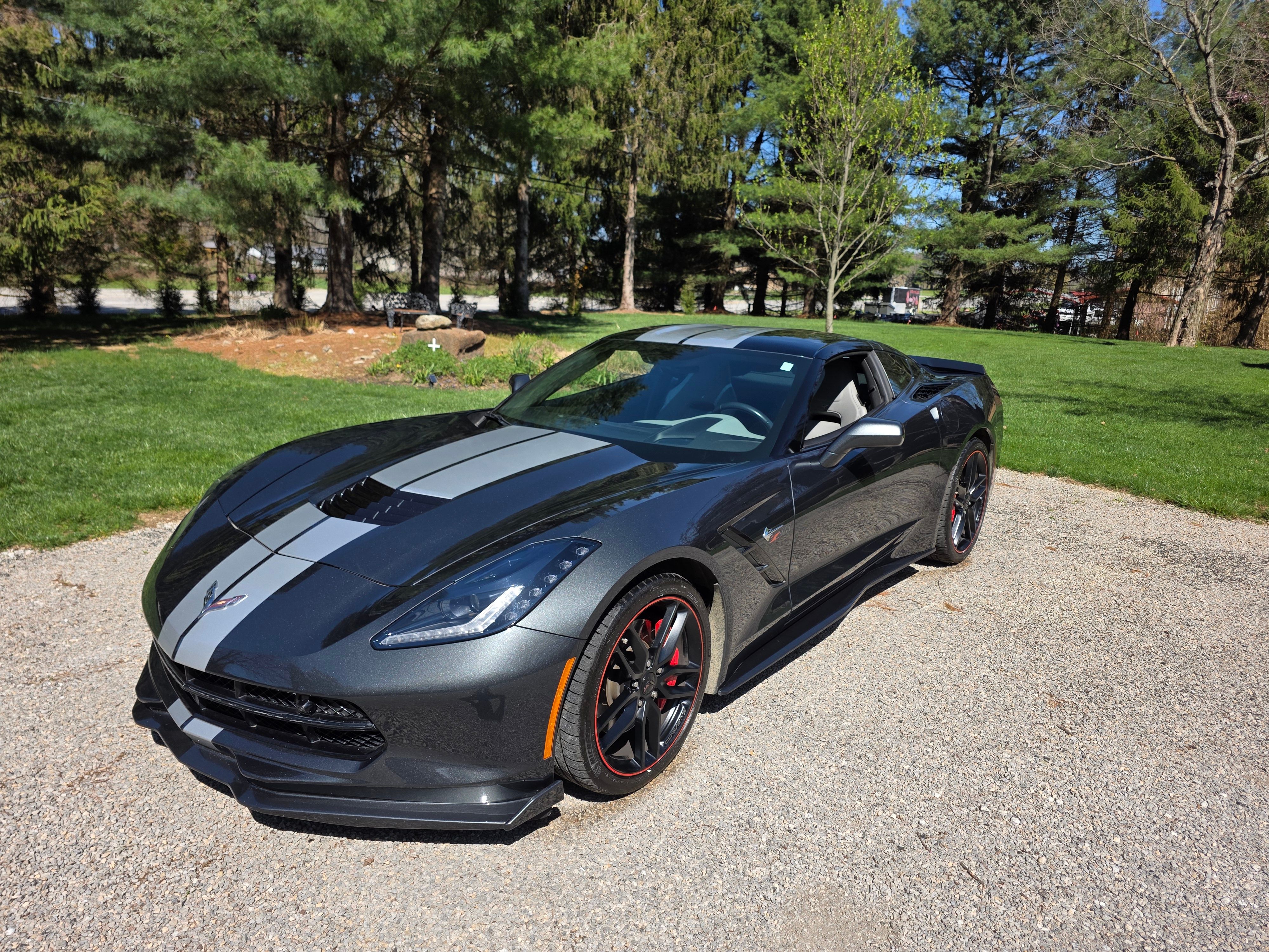 Used 2019 Chevrolet Corvette Stingray Coupe RWD image 1