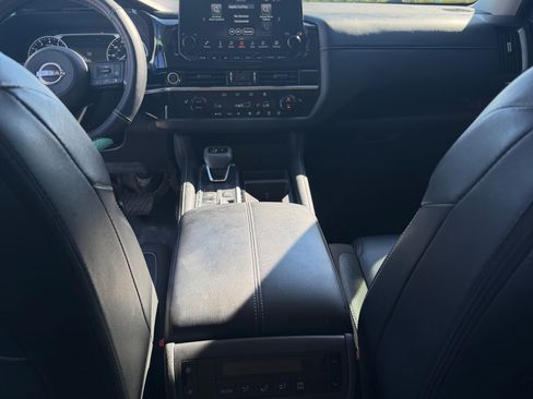 Used 2023 Nissan Pathfinder SL w/ Black Appearance Package FWD image 11
