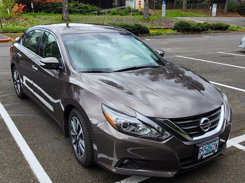 Used 2016 Nissan Altima 2.5 SL w/ 2.5 Technology w/LED Package image 4