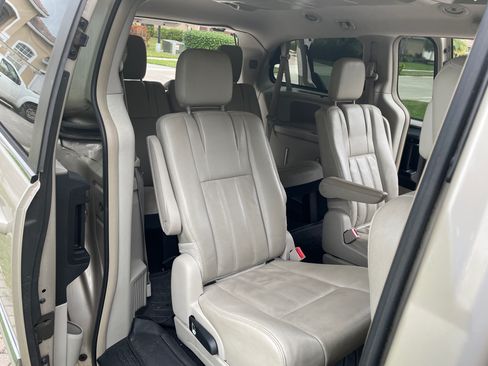 Used 2013 Chrysler Town & Country Touring image 2