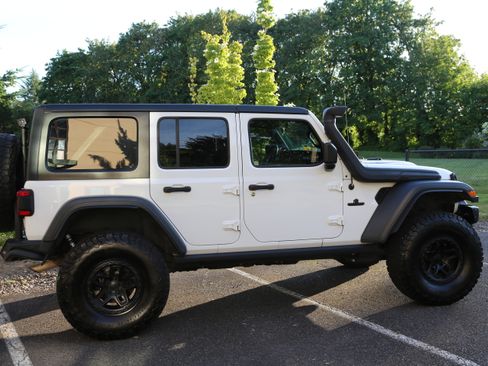 Used 2021 Jeep Wrangler Unlimited Rubicon AWD/4WD image 5