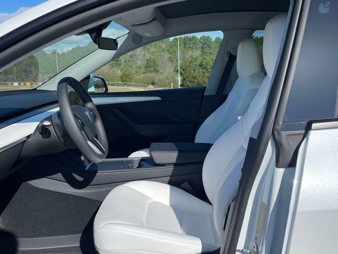 Used 2025 Tesla Model Y Long Range image 14