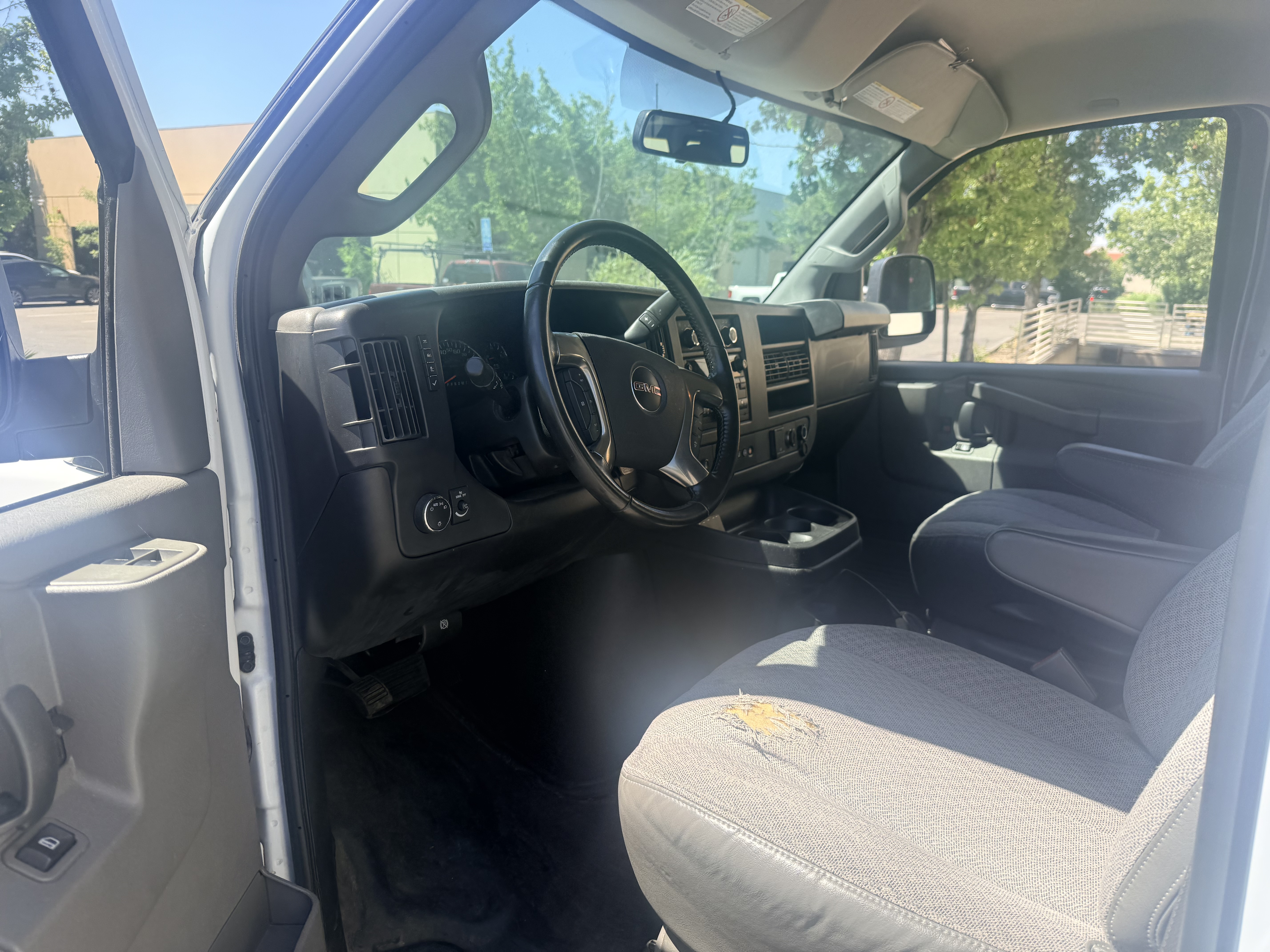 Used 2018 GMC Savana 2500 w/ Communications Package RWD image 5