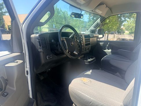 Used 2018 GMC Savana 2500 w/ Communications Package RWD image 5