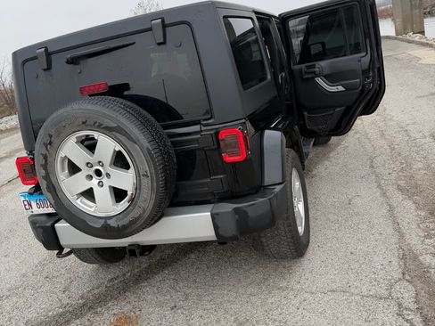 Used 2012 Jeep Wrangler Unlimited Sahara w/ Connectivity Group image 9