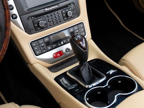 Used 2012 Maserati GranTurismo Convertible image 24