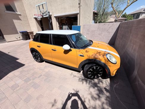 Used 2015 MINI Cooper 4-Door Hardtop FWD image 2