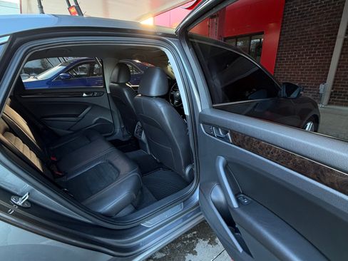 Used 2015 Volkswagen Passat TDI SEL Premium image 6