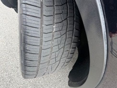 Used 2015 Volkswagen Touareg VR6 image 12