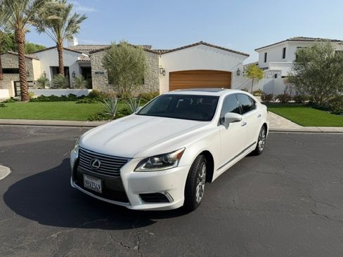 Used 2017 Lexus LS 460 w/ Comfort Package RWD image 4