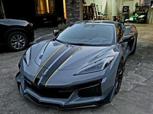 Used 2024 Chevrolet Corvette Z06 w/ Z07 Performance Package image 8