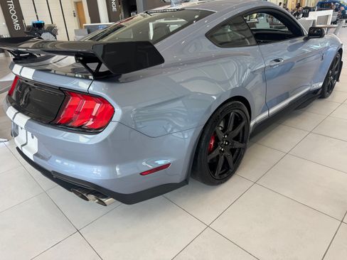 Used 2022 Ford Mustang Shelby GT500 w/ Carbon Fiber Track Pack RWD image 6