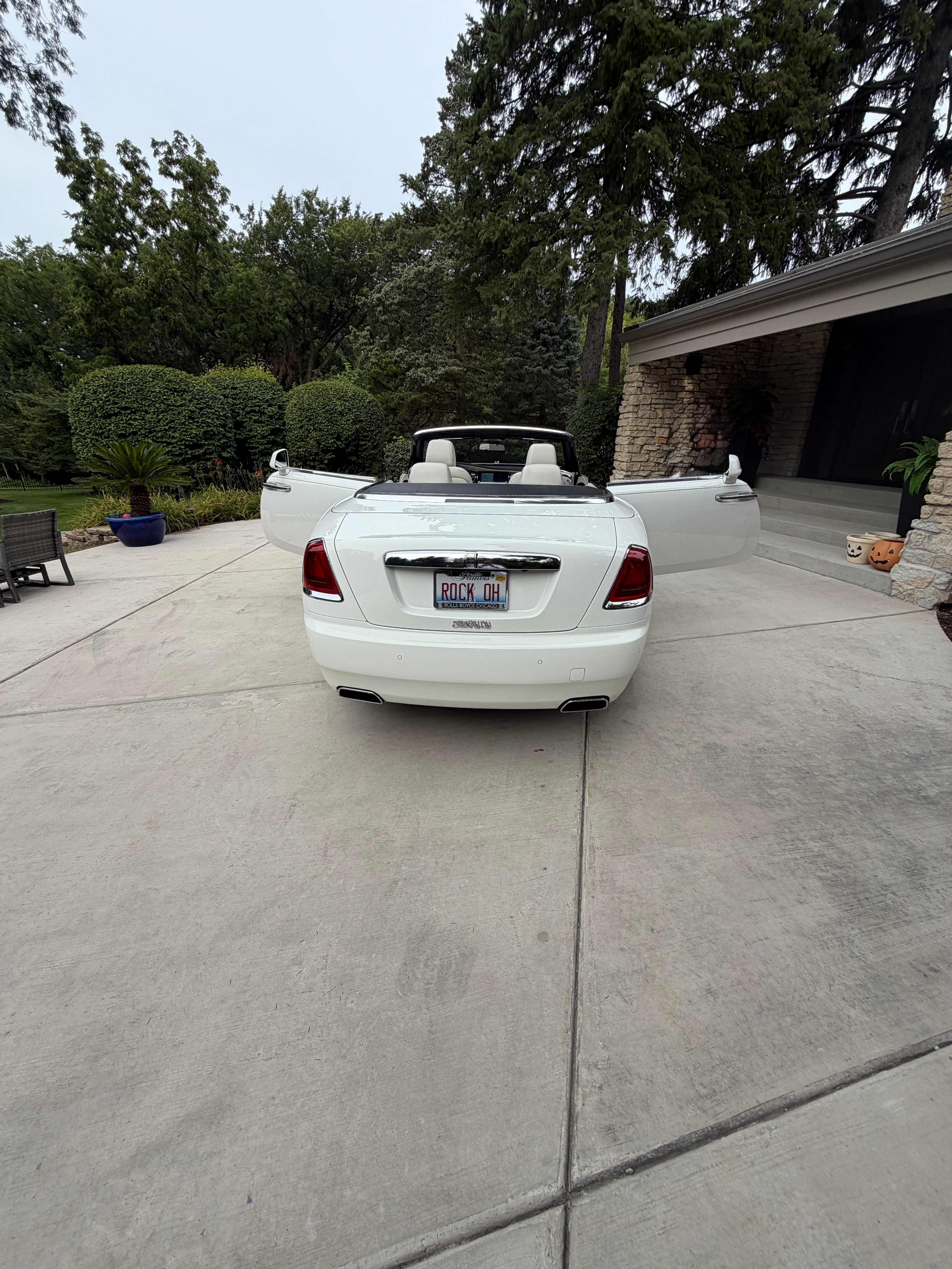 Used 2017 Rolls-Royce Dawn RWD image 4