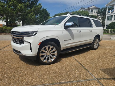 Used 2021 Chevrolet Suburban Premier w/ Premium Package AWD/4WD image 6