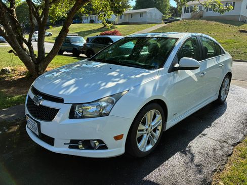 Used 2014 Chevrolet Cruze LTZ w/ RS Package FWD image 4