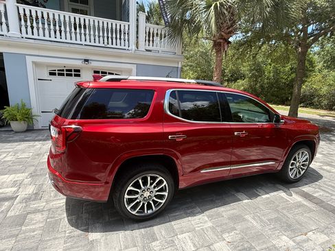Used 2023 GMC Acadia Denali w/ Denali Technology Package FWD image 5