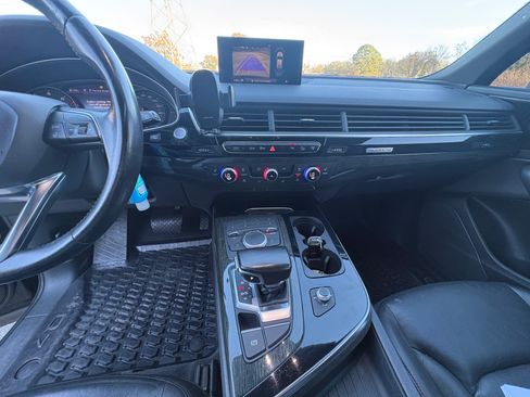 Used 2017 Audi Q7 3.0T Premium image 10