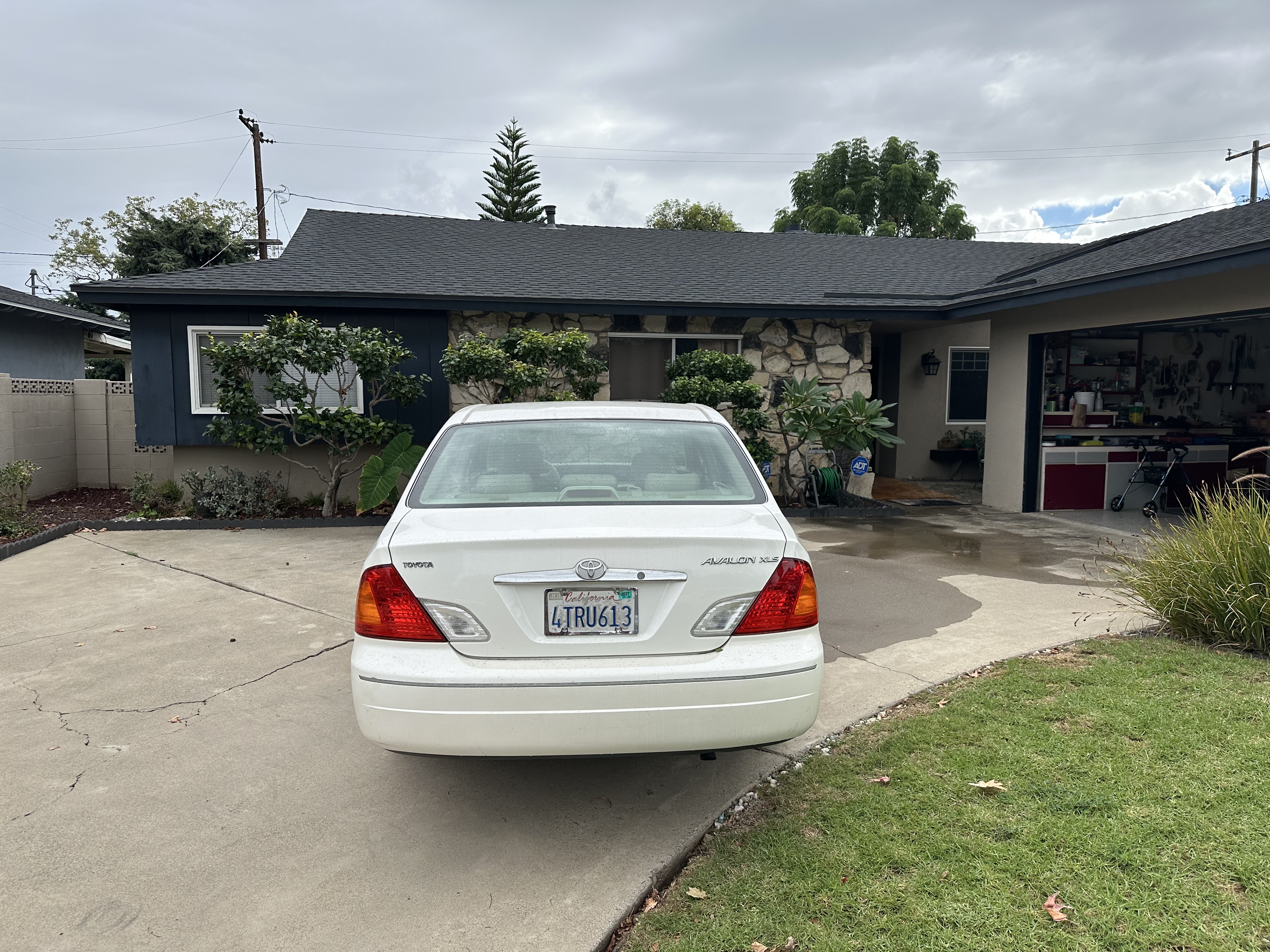 Used 2001 Toyota Avalon XLS FWD image 5