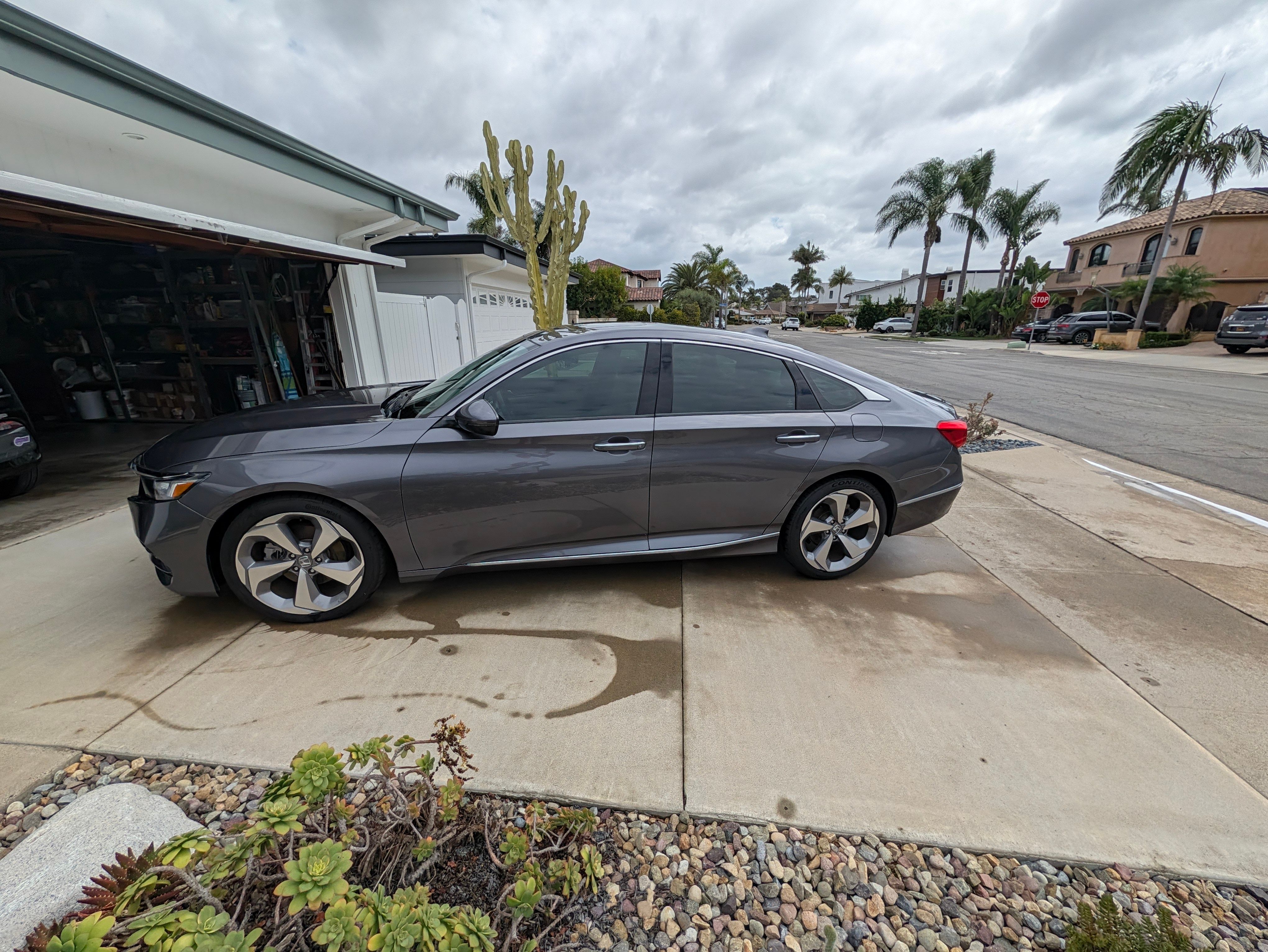 Used 2018 Honda Accord Touring image 2
