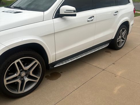 Used 2017 Mercedes-Benz GLS 550 4MATIC image 2