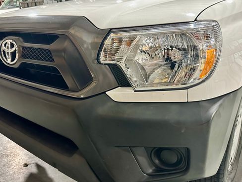 Used 2014 Toyota Tacoma 2WD Regular Cab image 12