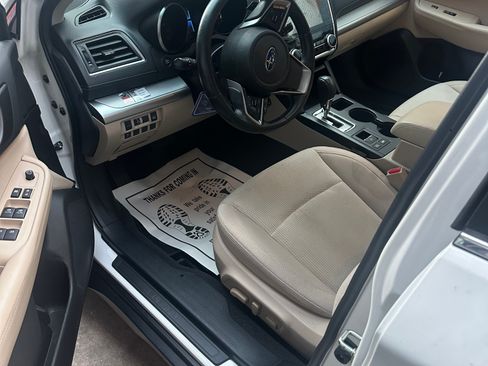 Used 2018 Subaru Outback 2.5i Premium image 8