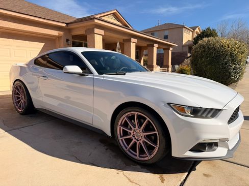 Used 2016 Ford Mustang Coupe image 4