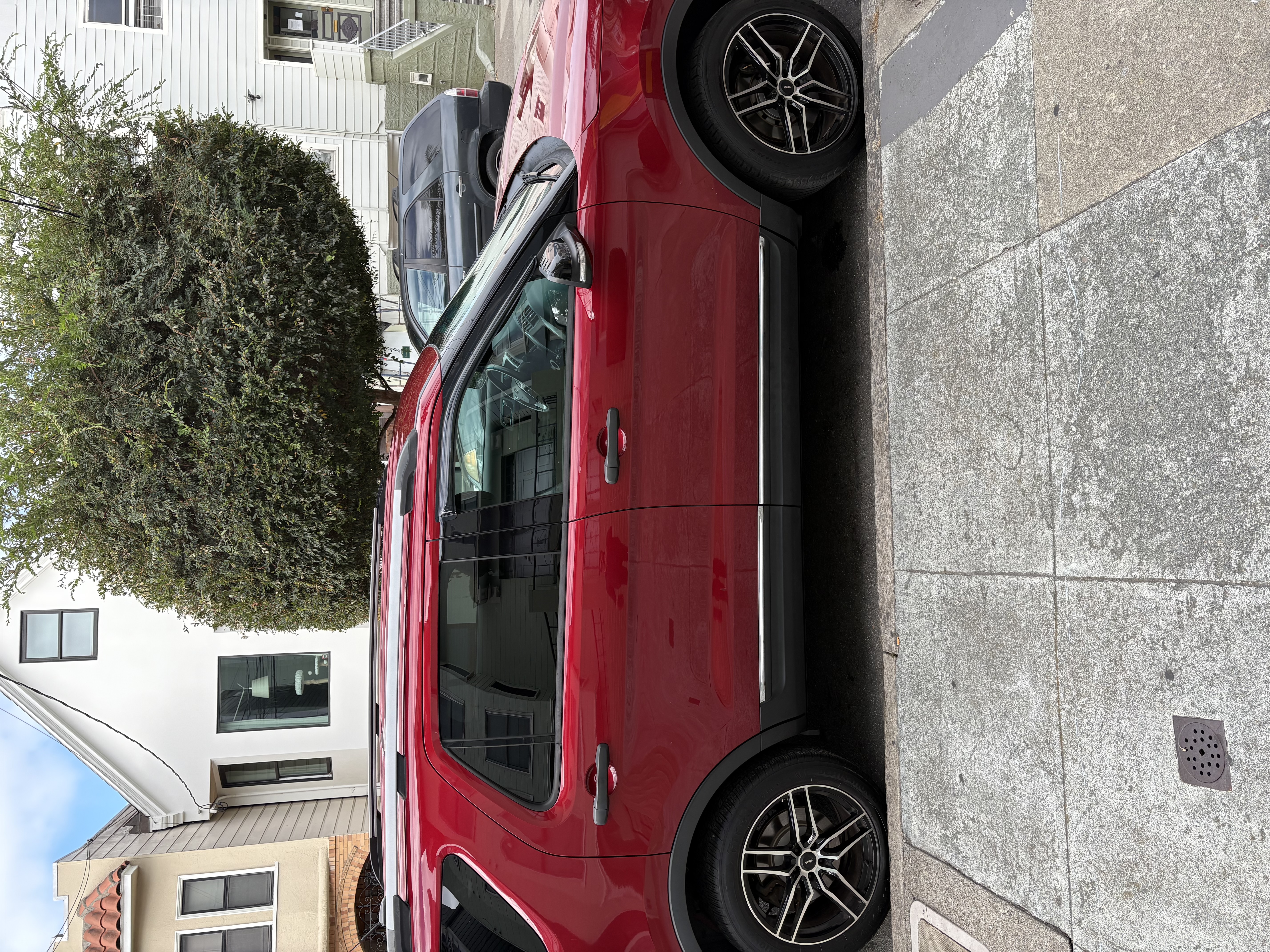 Used 2014 Ford Explorer XLT w/ Equipment Group 202A AWD/4WD image 2
