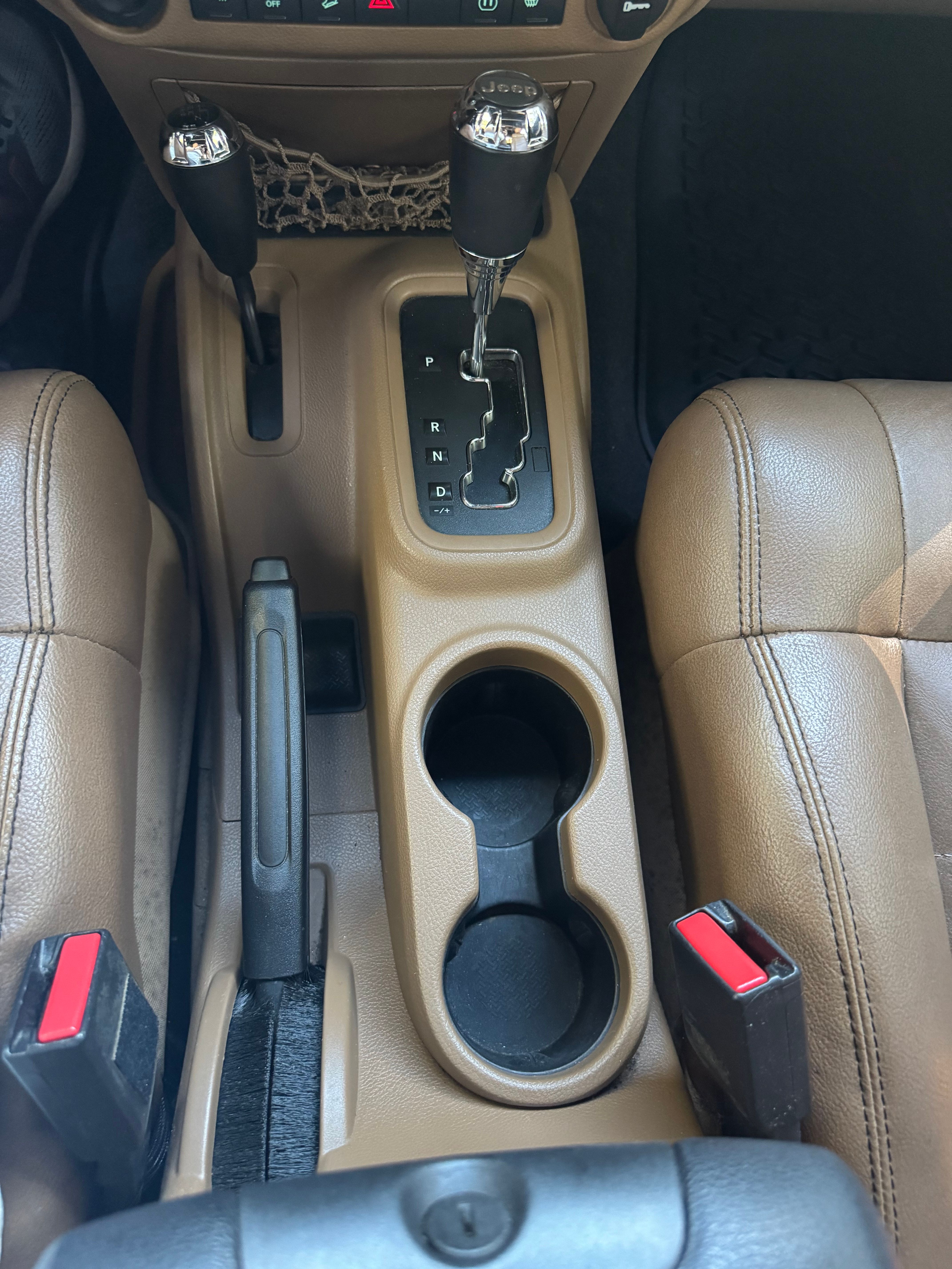 Used 2012 Jeep Wrangler Unlimited Sahara w/ Connectivity Group AWD/4WD image 17