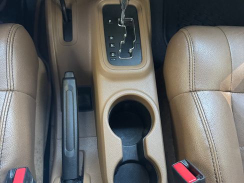 Used 2012 Jeep Wrangler Unlimited Sahara w/ Connectivity Group AWD/4WD image 17