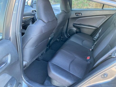 Used 2018 Toyota Prius Three image 18