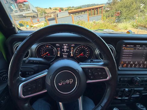 Used 2019 Jeep Wrangler Unlimited Sahara AWD/4WD image 13