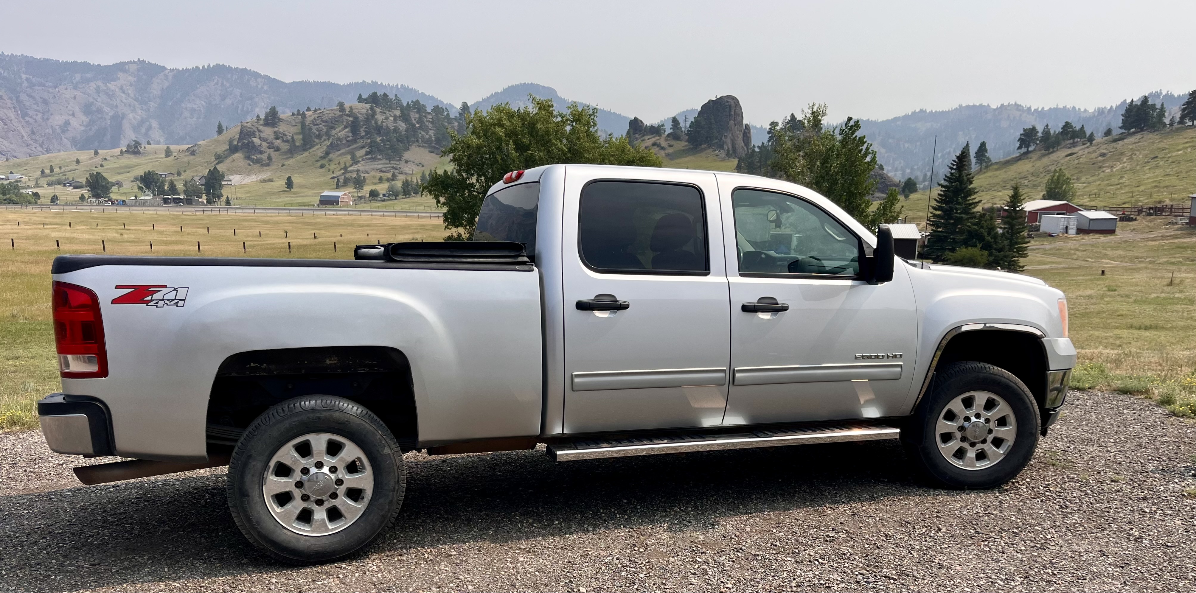 Used 2014 GMC Sierra 2500 SLE AWD/4WD image 2
