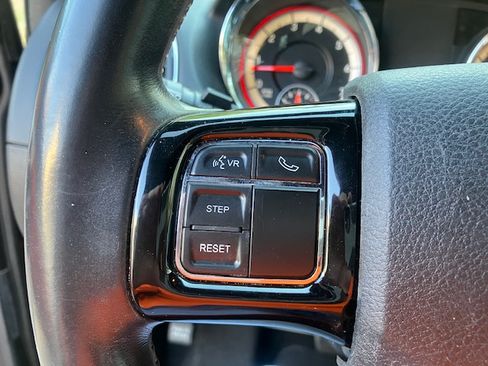 Used 2017 Dodge Grand Caravan SXT image 10